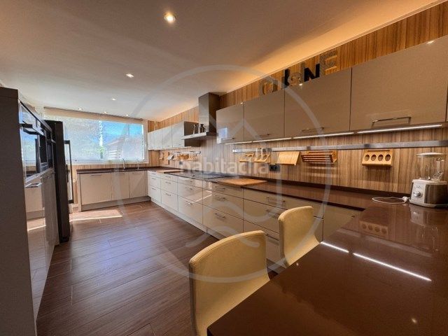 Foto d179e9d6-b0ab-4c61-bba3-ed914303f3db. Xalet amb xemeneia calefacció aparcament piscina a Palamós