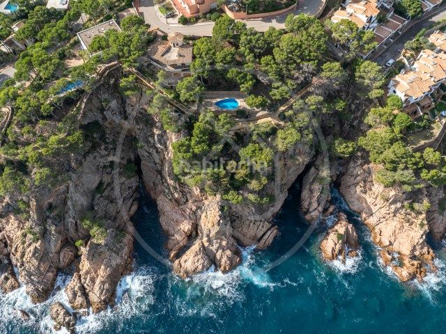 Foto 46b117f4-89f5-4631-8b15-466487379be1. Xalet amb calefacció piscina a Tamariu