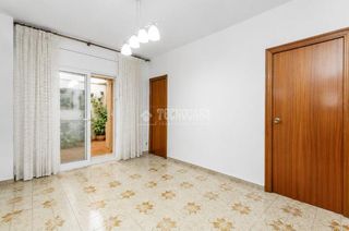Piso en La Gavarra. Piso en venta en cornellà de llobregat