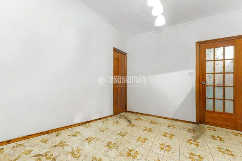 Foto e13d994f-b30f-4a0e-a434-727895bedc16. Etagenwohnung in La Gavarra Cornellà de Llobregat