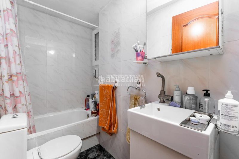 Foto 0d9ae653-1463-44df-ad34-bf57c229f7ba. Flat in La Gavarra Cornellà de Llobregat