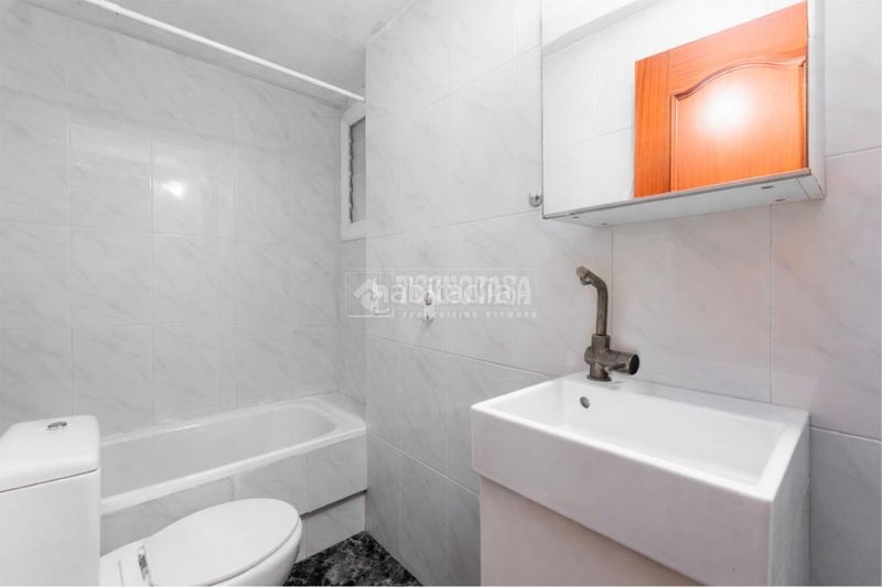 Foto 3d58b96b-4f63-4f20-ae51-d366a3da74b7. Flat in La Gavarra Cornellà de Llobregat