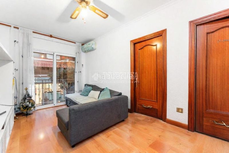 Foto cadf4f76-8fc7-4c7e-8ecd-8aa993eb443a. Appartamento in La Gavarra Cornellà de Llobregat