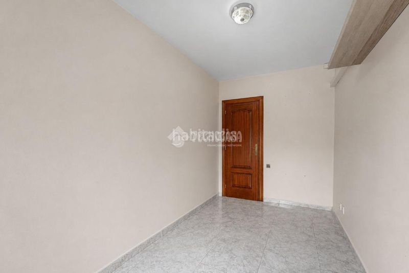 Foto 0d9578f0-3905-44db-b801-75365e7fca6b. Piso  en venta en La Gavarra Cornellà de Llobregat