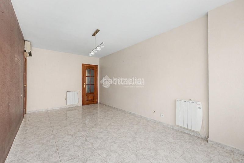 Foto 383cf6d8-1884-4cb5-8bdc-339c7ad54744. Piso  en venta en La Gavarra Cornellà de Llobregat