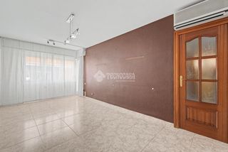 Piso en La Gavarra. Piso en venta en cornellà de llobregat