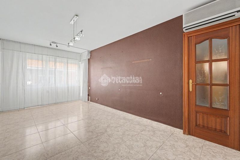 Foto 44ca5175-8b7c-4a53-8338-eb2dbb9481f0. Piso  en venta en La Gavarra Cornellà de Llobregat
