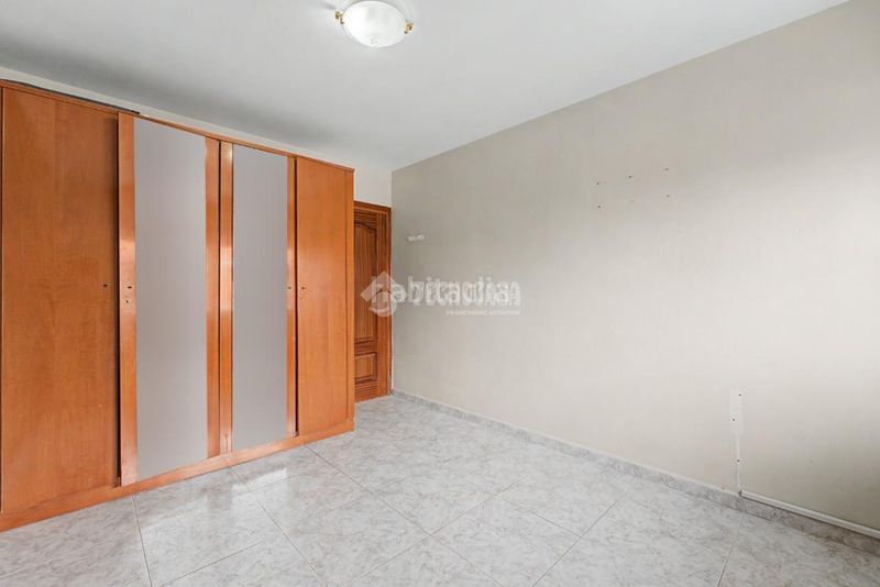 Foto 64005401-2eec-42d5-ad08-bc6ed44dd08a. Piso  en venta en La Gavarra Cornellà de Llobregat