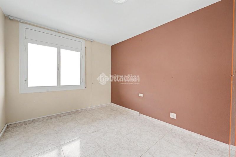 Foto 72c2d2dd-1d23-4076-8f5b-cbd60bf80284. Piso  en venta en La Gavarra Cornellà de Llobregat