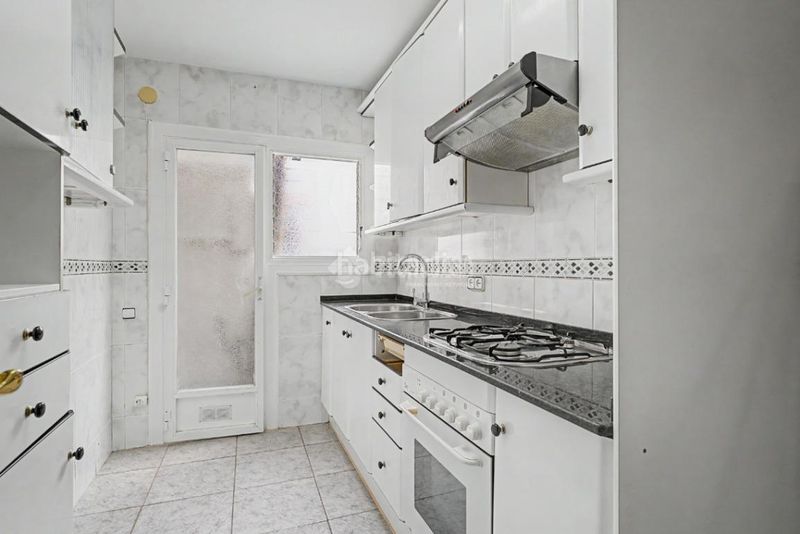 Foto 88814f31-d510-45a6-9c45-dc5bff21dd2c. Piso  en venta en La Gavarra Cornellà de Llobregat