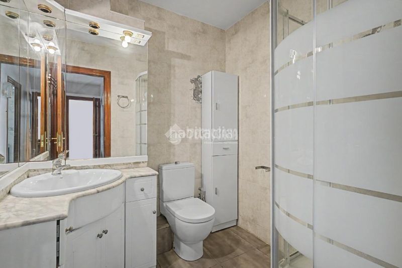 Foto 979568dc-b735-409a-aec4-02c3ad13260f. Piso  en venta en La Gavarra Cornellà de Llobregat