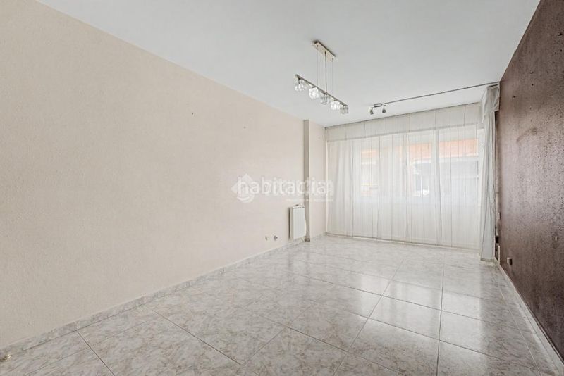 Foto c5df2968-4c5b-4273-8348-d12dba6b7789. Piso  en venta en La Gavarra Cornellà de Llobregat