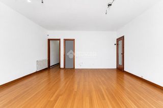 Appartamento in La Gavarra. Piso en venta en cornellà de llobregat