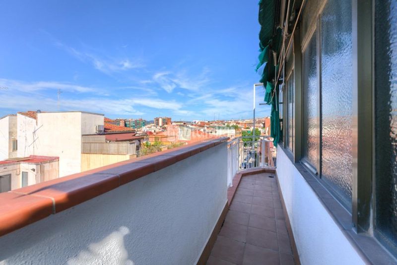 Foto 44559970-bbc9-49cd-a113-39853627047d. Àtic a La Gavarra Cornellà de Llobregat
