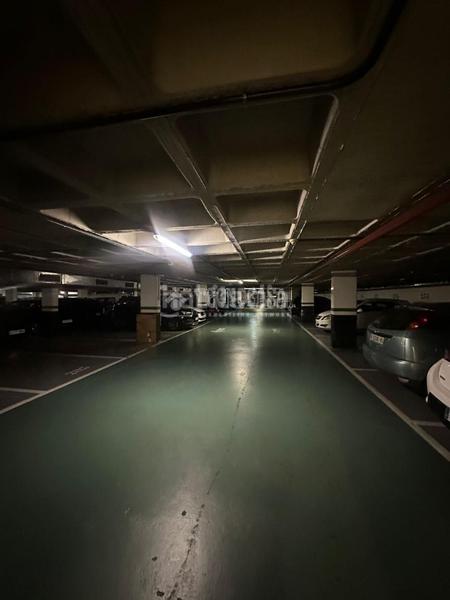 Foto acd778dc-dcfe-4090-8993-aea32fa64ca3. Car parking in Centre Cornellà de Llobregat