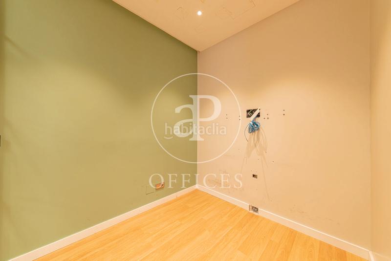 Foto 297e8d9b-9d2d-434f-9399-6319c2f1355e. Rent office space with heating in Almagro Madrid