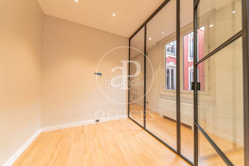 Foto 5fd8fb32-6063-4cc3-8909-c46f678de865. Rent office space with heating in Almagro Madrid