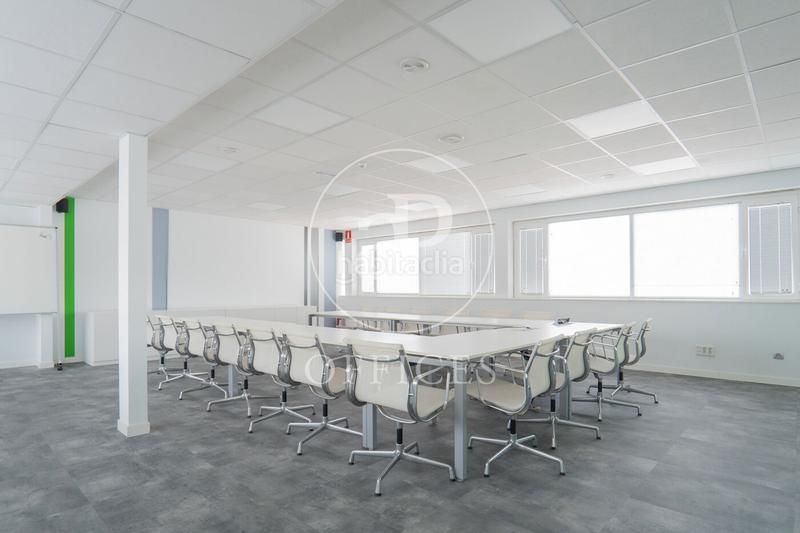 Foto 8c953635-047d-4101-b028-ccfba51ba27b. Miete büro in Tres Olivos-Valverde Madrid