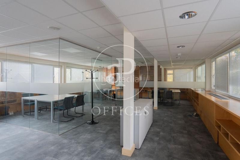Foto 9f7cfb73-ede8-4c39-9a3d-1c73961c6e3e. Miete büro in Tres Olivos-Valverde Madrid