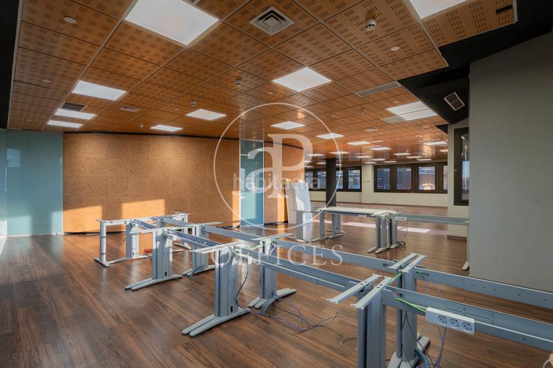 Foto b58be63b-4355-49c0-a51f-ac3ab41bd0d8. Rent office space with heating in Atalaya Madrid