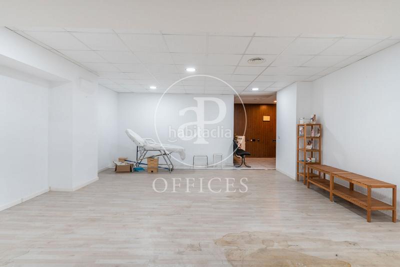 Foto bc181e5d-28cc-435a-aebd-b23edd43f577. Office space with heating in Castillejos-Cuzco Madrid