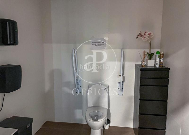 Foto e63e0f6a-a957-4bb6-92b1-30cafb73a238. Oficina amb calefacció a Fuente del Berro Madrid