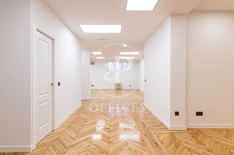 Foto f87bca93-0ab5-423d-ba9a-86aac96fd5eb. Büro mit heizung in El Viso Madrid