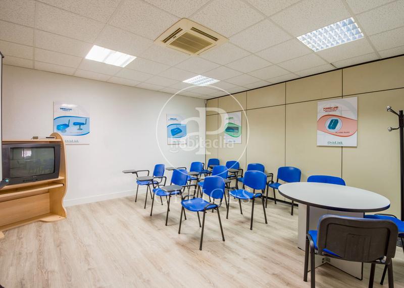 Foto 82e1055f-4e61-4686-be9e-5527231f1463. Office space with heating in Canillas Madrid