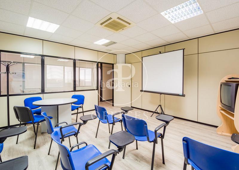 Foto db7406f0-c770-4b84-85d9-89ba45b0c119. Office space with heating in Canillas Madrid