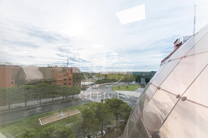 Foto 825a0ea1-6726-45c7-bd2c-fe2fa61baf50. Rent office space with heating in Corralejos-Campo de las Naciones Madrid