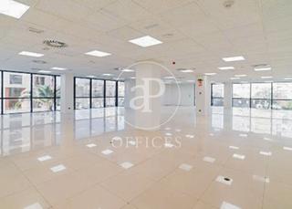 Rent Office space in San Juan Bautista. Oficina en alquiler en edificio fiteni iii.