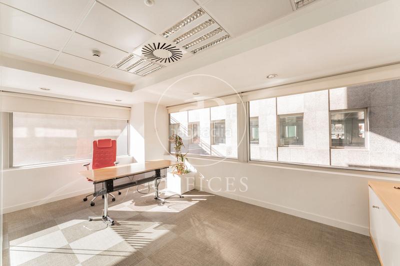 Foto 04b413c6-d7c9-4145-aee7-69d5b0c67172. Rent office space with heating in Almagro Madrid