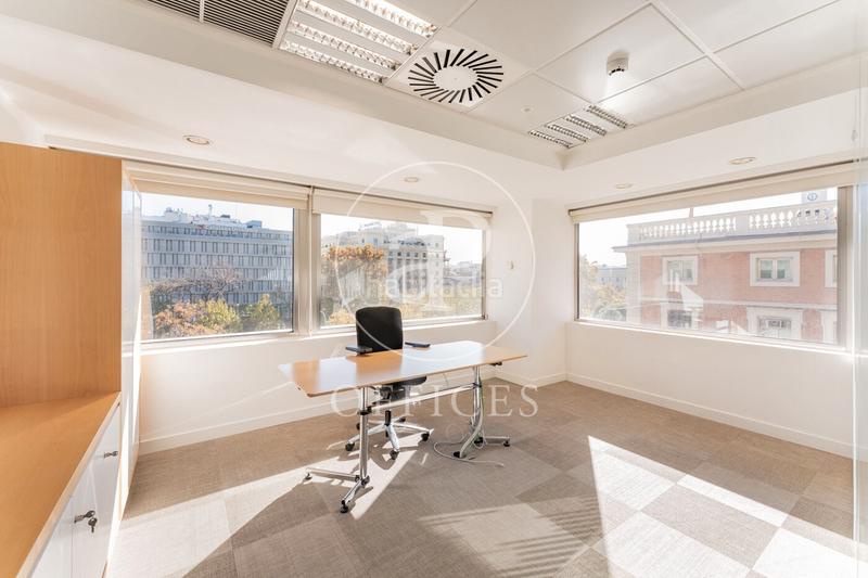 Foto 11863997-8838-47c1-8bba-0192d4267759. Rent office space with heating in Almagro Madrid