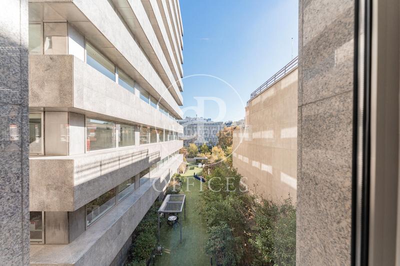 Foto 26216dd8-685c-4749-86bf-c80b3480aba7. Rent office space with heating in Almagro Madrid