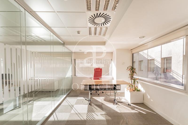 Foto 626e9e91-fd47-49c6-8aa1-151ef97b30fb. Rent office space with heating in Almagro Madrid