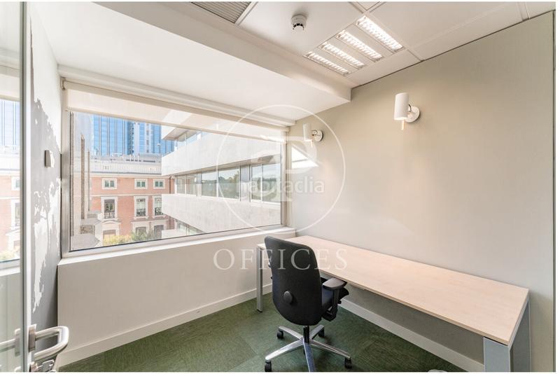 Foto 89df2f67-624d-432b-9360-8e9964adc070. Rent office space with heating in Almagro Madrid