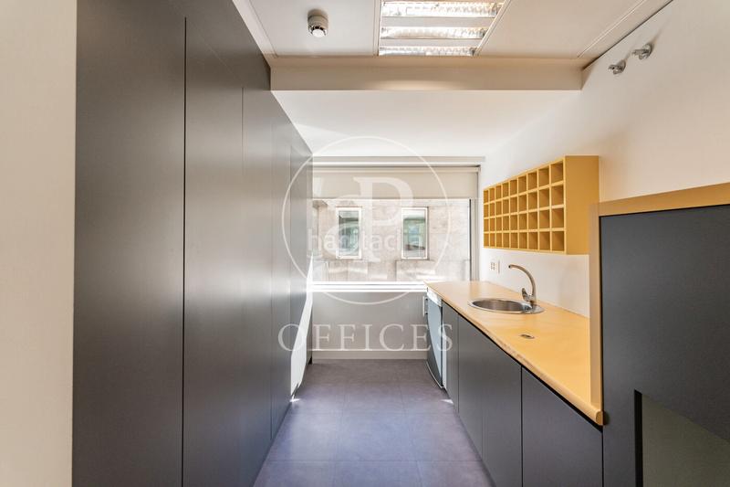 Foto fa769337-4b07-478a-b175-85345139252f. Rent office space with heating in Almagro Madrid