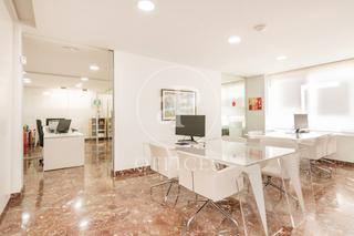 Office space in Cuatro Caminos - Azca. Oficina en venta en calle orense.