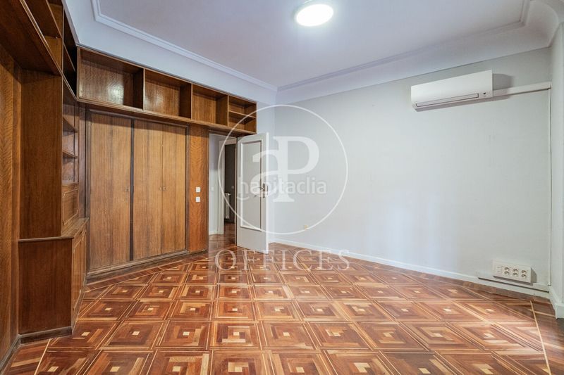 Foto cd3ab02f-0e4e-4e70-b4fd-8906a5cc6250. Affitto ufficio in Almagro Madrid
