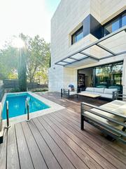 Casa aparellada a Canillas. Casa en venta en madrid