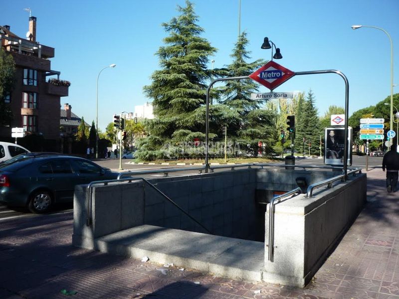 Foto a894cbf8-aabe-4765-b0bf-74964b625619. Pis amb aparcament a San Juan Bautista Madrid