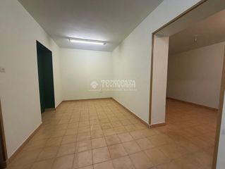 Local Comercial  C. de gomeznarro. Local comercial en venta en madrid