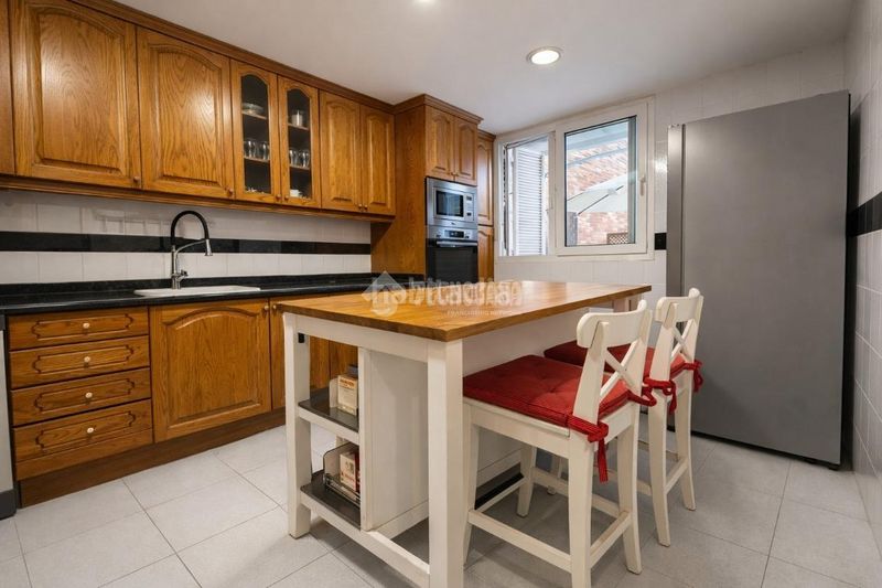 Foto 53a6fb7a-6ff1-4f6b-99db-2b29002b9753. Casa aparellada a Canillas Madrid