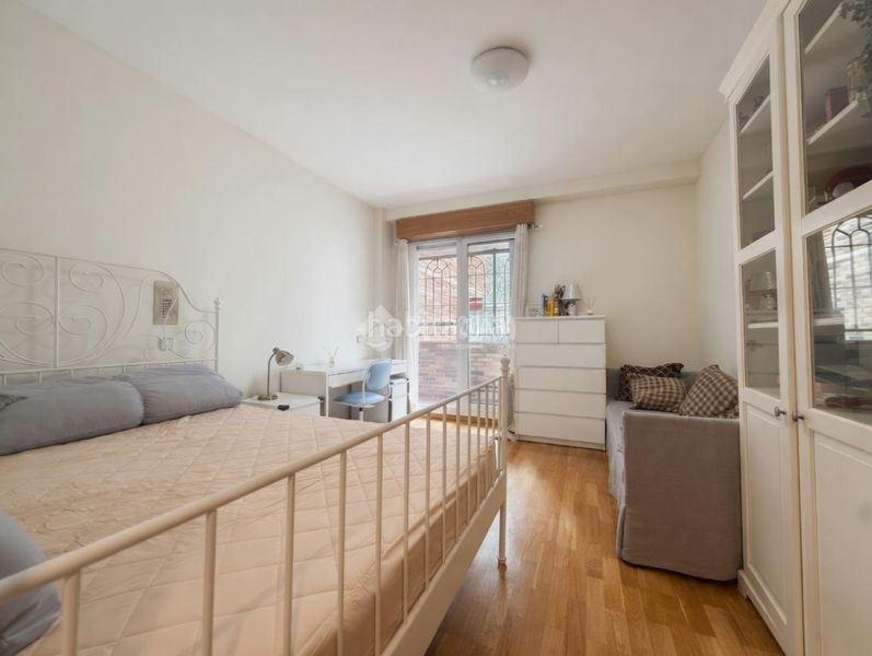 Foto f6ad7717-6379-4ab7-8794-c0301fd86d14. Casa aparellada a Canillas Madrid