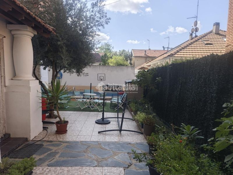 Foto 440f0824-fe74-4ca9-9250-dff21fd2cffd. Casa amb calefacció piscina a Bellas Vistas Madrid