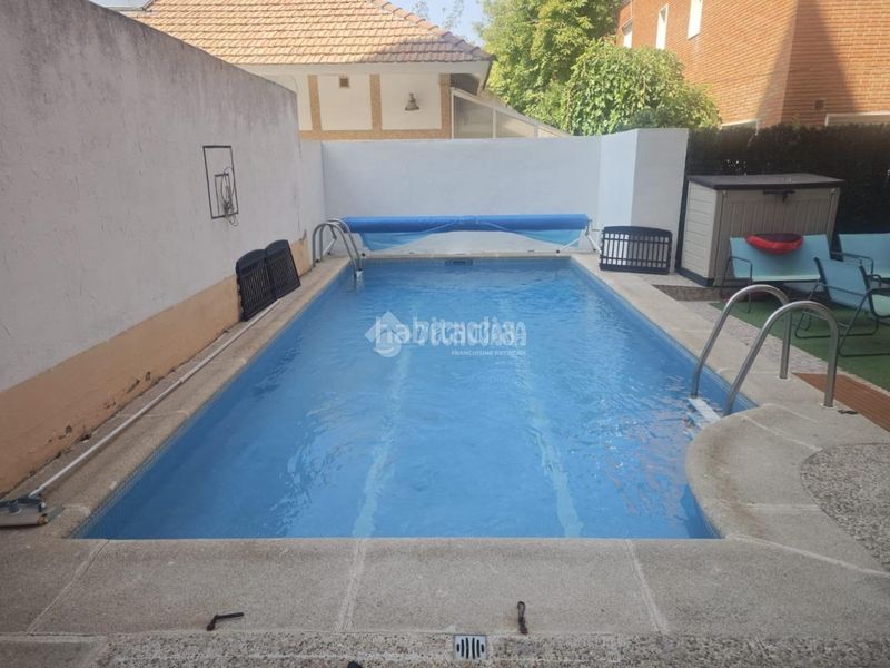 Foto 83436abe-0d25-4e27-8e68-4b56b16adf95. Casa amb calefacció piscina a Bellas Vistas Madrid