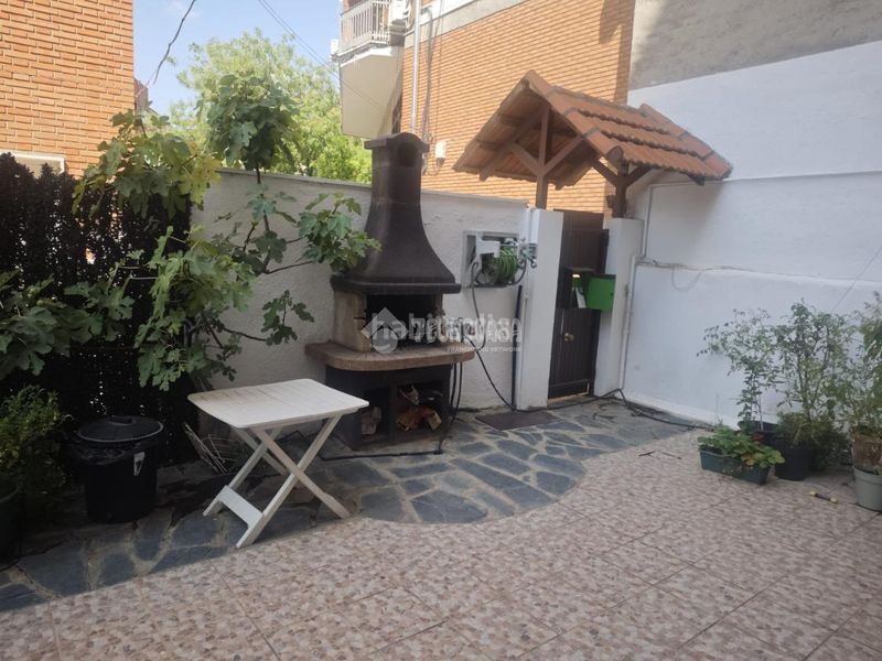 Foto 85a60403-d222-41d1-9739-ea376f371262. Casa amb calefacció piscina a Bellas Vistas Madrid