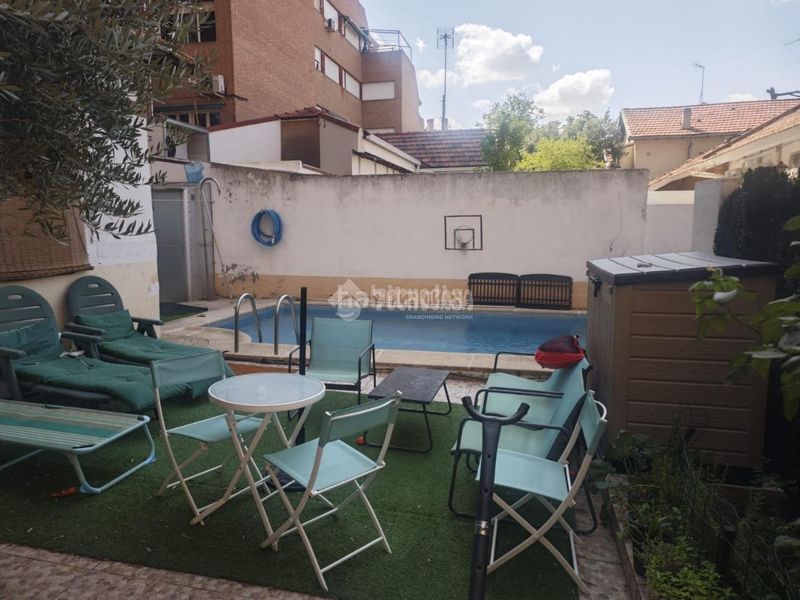 Foto 8c3446dc-3858-45e4-9e79-c672a6bf0fd2. Casa amb calefacció piscina a Bellas Vistas Madrid