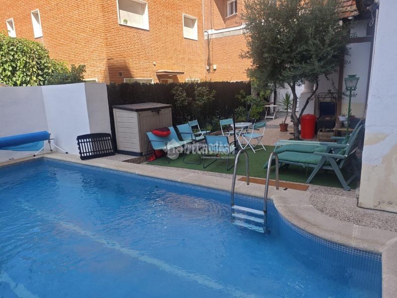 Foto c3edd643-6d82-4088-a32d-495aa60b6659. Casa amb calefacció piscina a Bellas Vistas Madrid