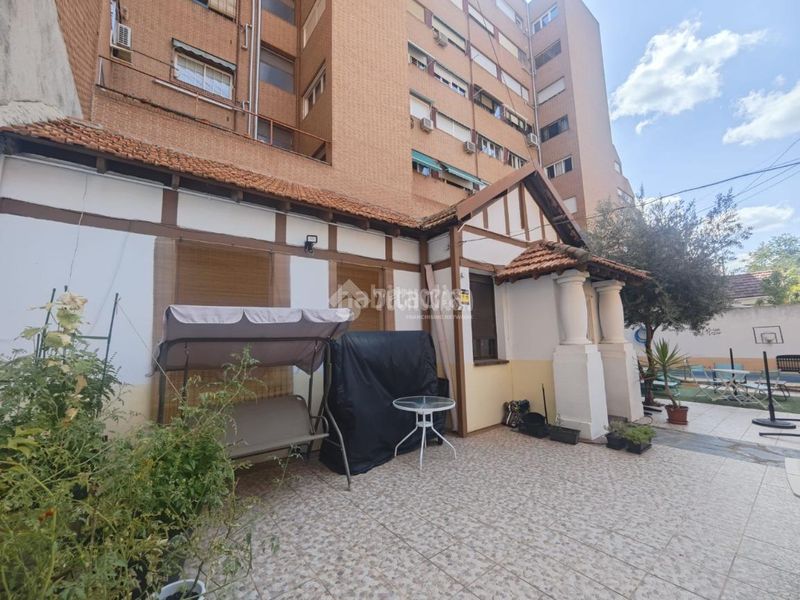Foto d41bc1a7-aaeb-47dc-9b39-44175252b50f. Casa amb calefacció piscina a Bellas Vistas Madrid